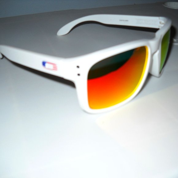 Oakley Accessories - Women's Oakley Holbrook Sunglasses Polarized "Like New"